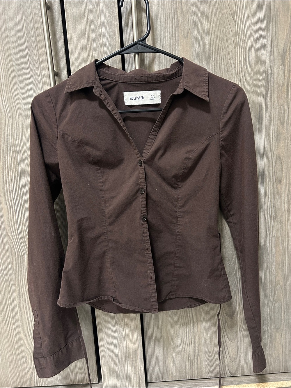 Hollister Women's Dark Brown Fitted Button-Down Shirt